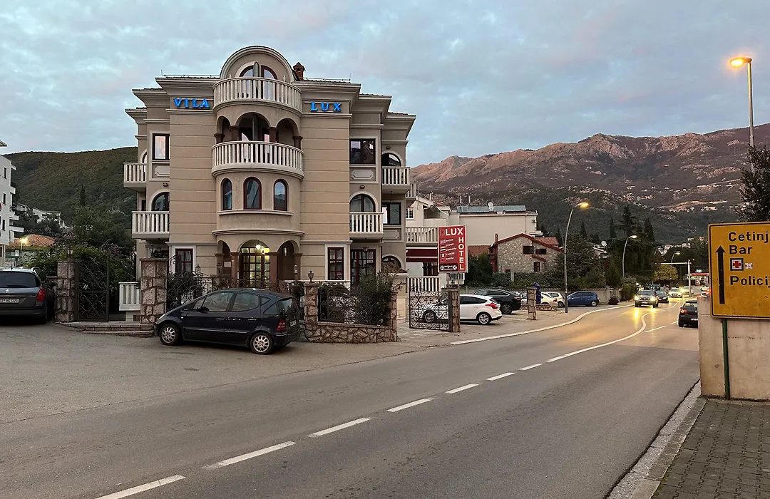 Hotel Vila Lux-1