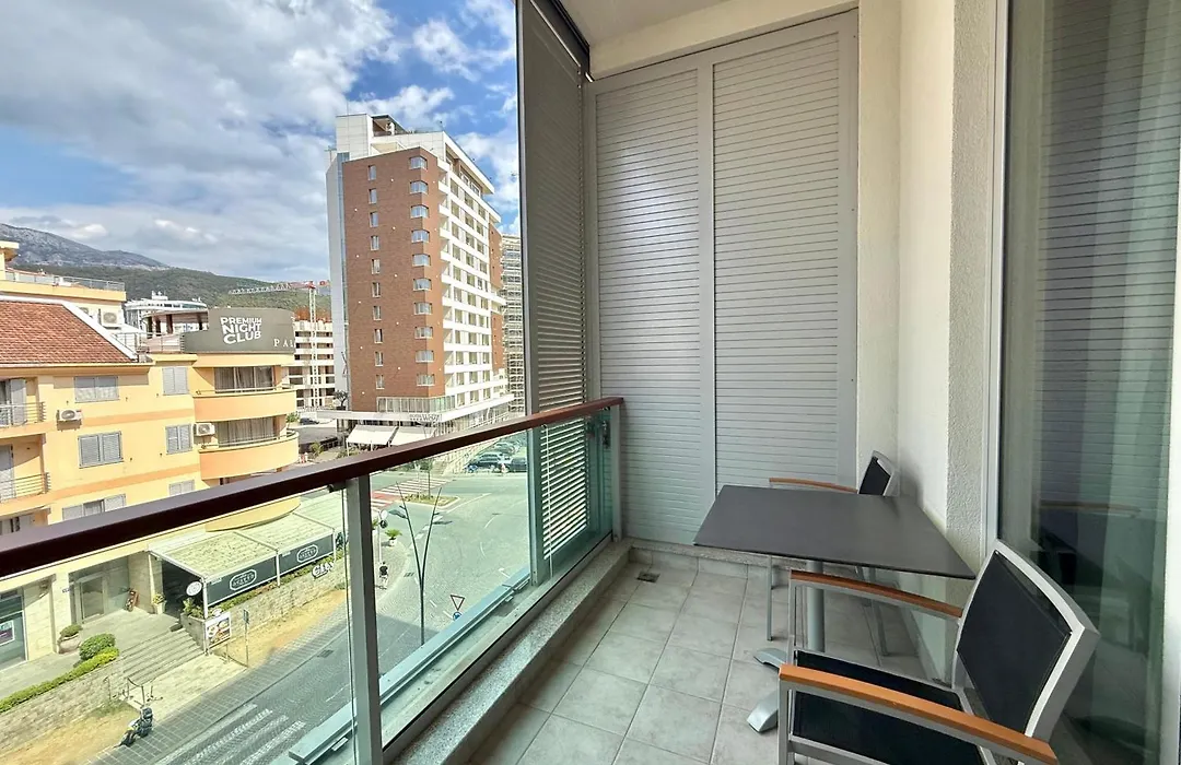 Condo Studio Plaza-1