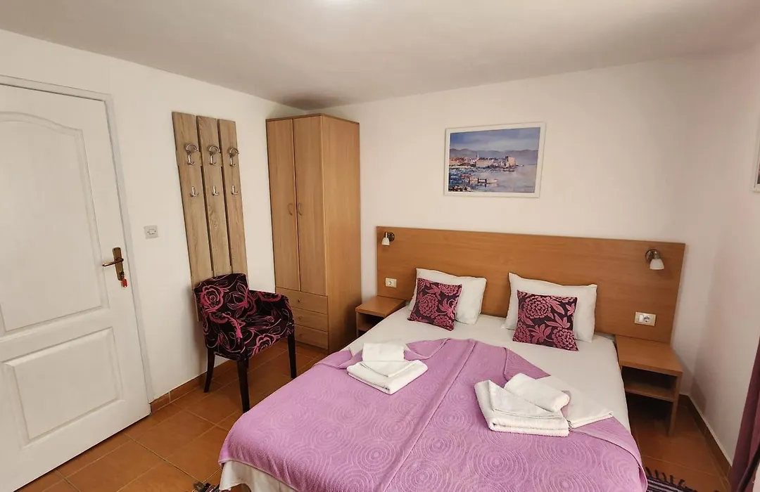Guesthouse Tri Palme-1