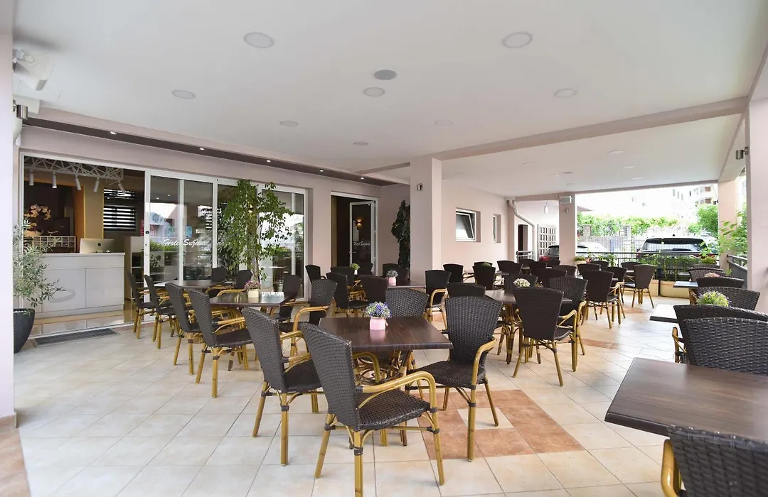 Garni Hotel S Coast-1
