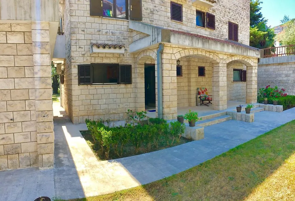 Bravo Apartmani Budva-1