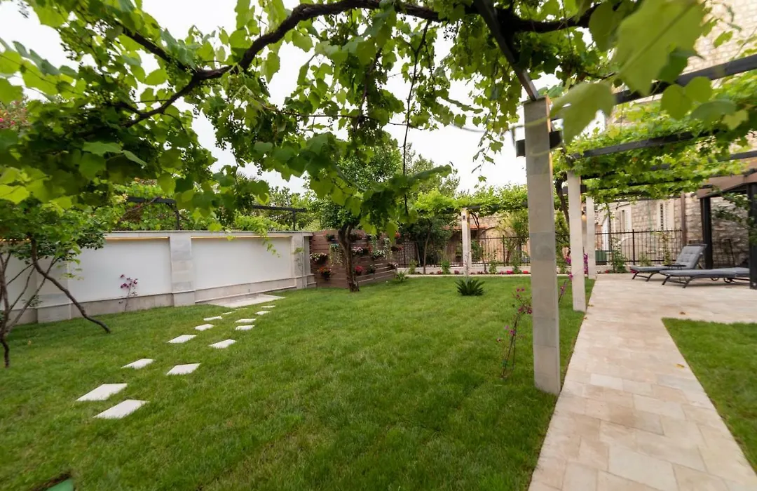 Apartments Trifunovic Old Town-1