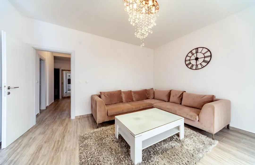Apartments Monte Re-1