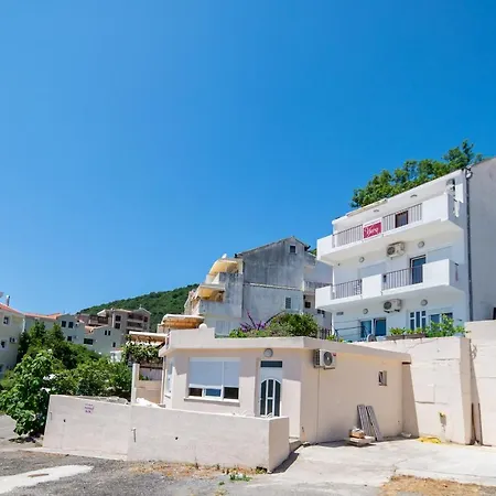 Apartments Vjera Petrovac-2