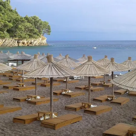 One-Bedroom Mediterranean Flat Near The Sea-2