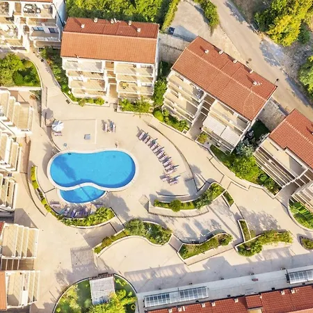 Blue Horizon Lux Apartment With Pool-2