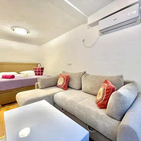 Comfort Family Apartment With Garden-3