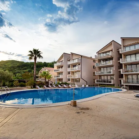 Charming Apartment Near Beach-3