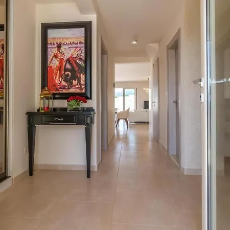 Luxury Villa Crystal Blue-3