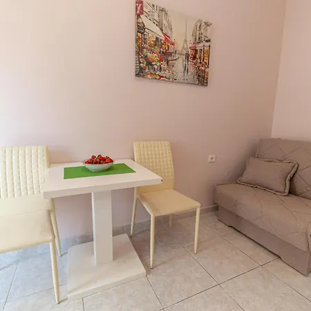 Apartments Vjera Petrovac-3