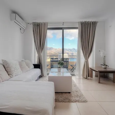 Sea View Two Bedroom Family Apartment With Pool - Sunset Ivanovici-2