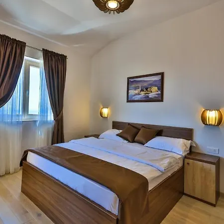 Sunny Villa Orchid-2