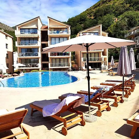 Blue Horizon Lux Apartment With Pool-3