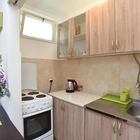 Apartment Near Old Town-2