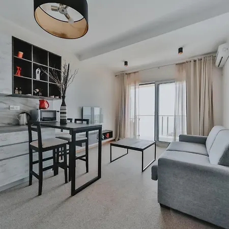 Altezza Apt W/Sea View + Shared Pool + Free Parking-2