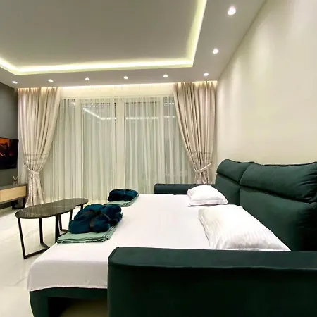 Studio Apartment-2