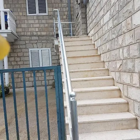Ivona 4-3