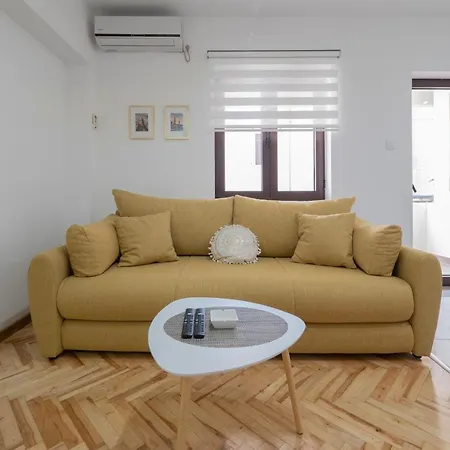Oscar Exclusive Apartment-2