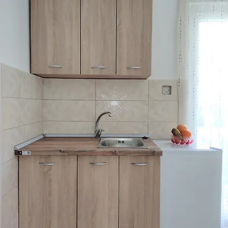 Guest House Lotos-2