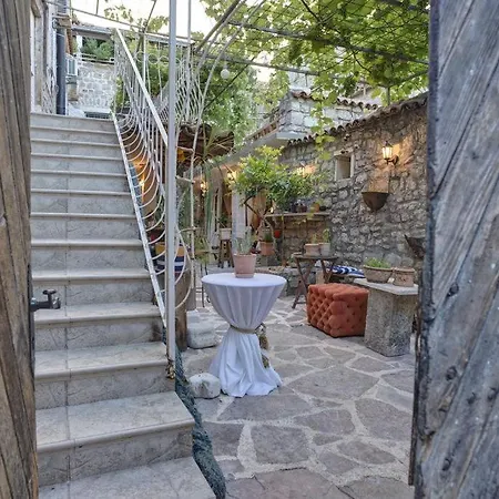 Best Location Old Town Budva Rooms-3
