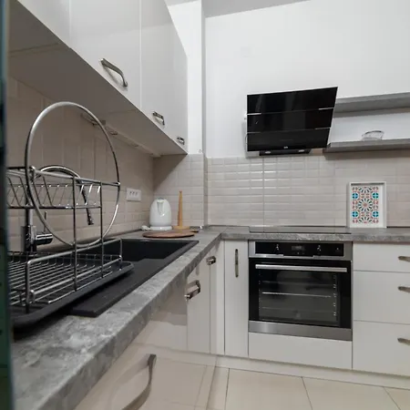 Modern Spacious 1Br - 48M2 - Long Stays - Free Parking-2