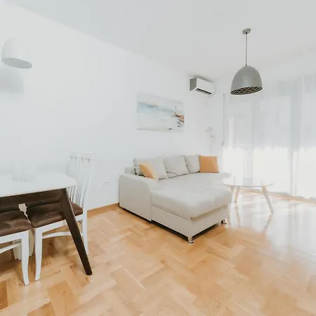 Modern Spacious 1Br - 48M2 - Long Stays - Free Parking-3