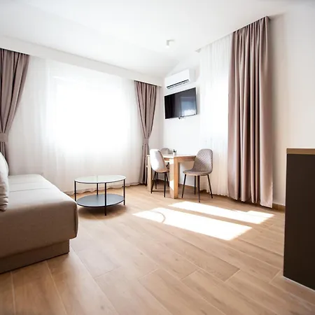 Apartments Sirena - Modern Stay With Free Parking-3