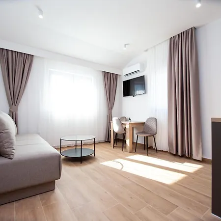 Apartments Sirena - Modern Stay With Free Parking-2