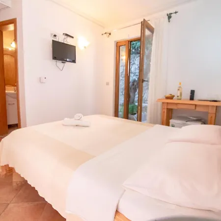 Apartments And Rooms Levantin Inn-3