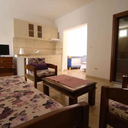 Guest House Maslina-3