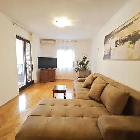 Apartment Golub-2