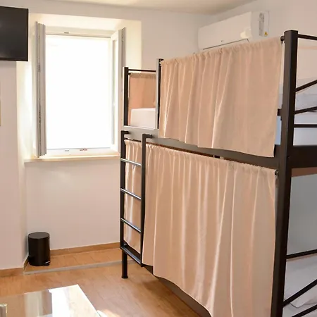 Montenegro Backpackers Home Budva-3