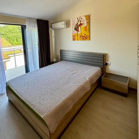 Charming Apartment Near Beach-2