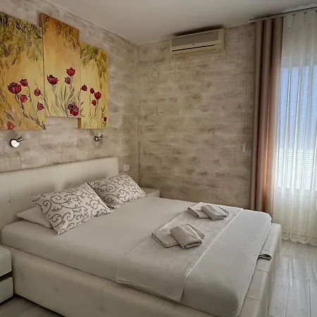 Guesthouse Apartments Cenic-3