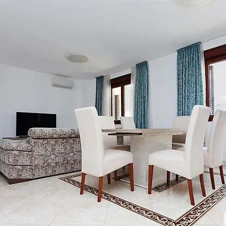 Three Bedroom Spacious Apartment Anatolia-2