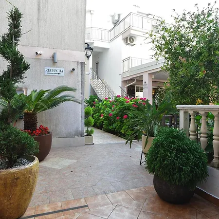 Garni Hotel S Coast-3