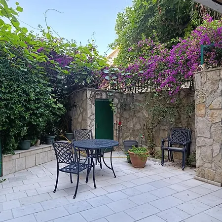 Sveti Stefan- Apartment Dora-3