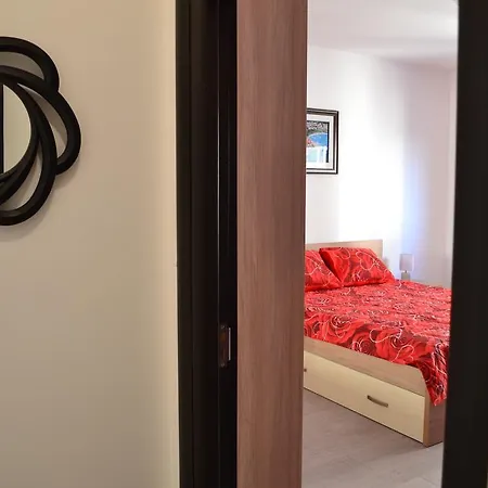 Crystal Apartment 2-3