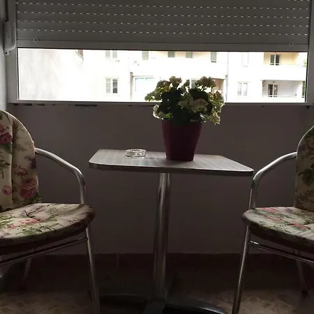 Apartments Sim-2