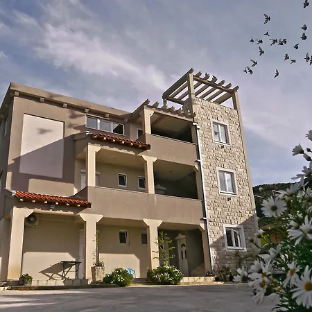 Mirta Apartments Family Farm-3