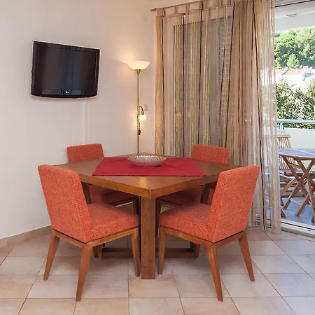 Apartments Lila Aurea-2