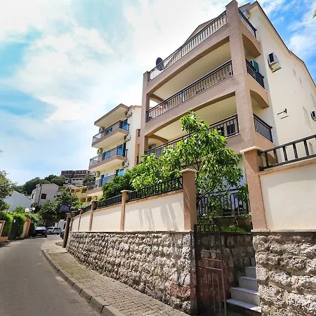Aqua Breeze Apartments-3