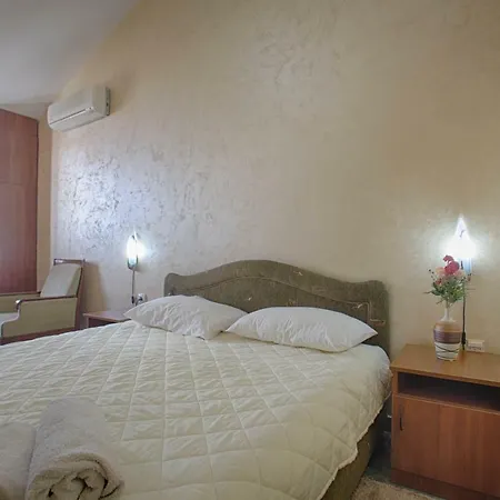 Mali Milocer Bay Accommodation-3