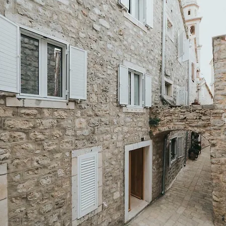 Apartments Trifunovic Old Town-3