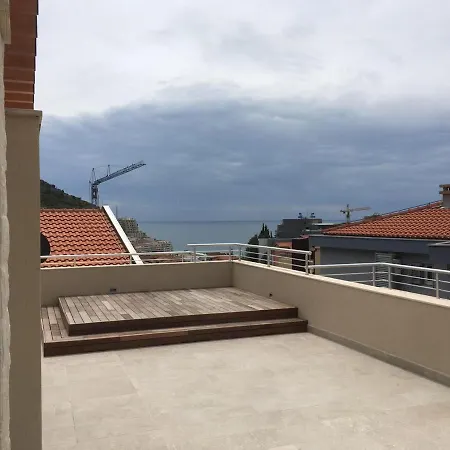 Becici Three-Bedroom Penthouse Apartment With Jacuzzi-3