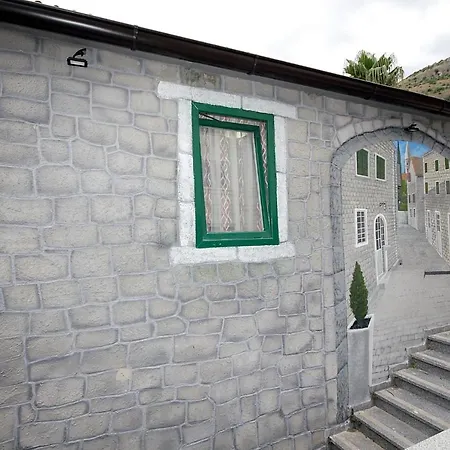 Studio Apartman Sveti Stefan-2