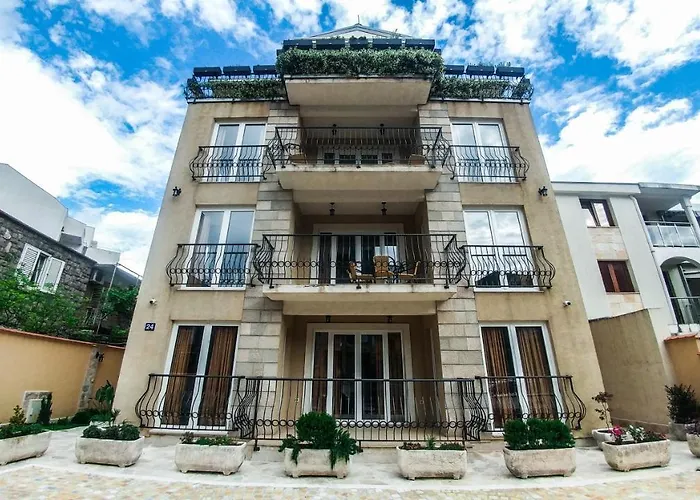 Pet friendly Villa Franeta Apartments Budva