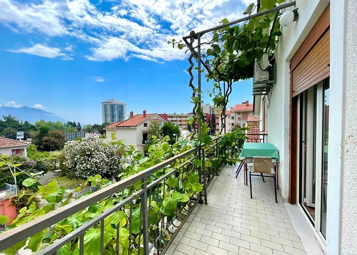 Garden House Budva