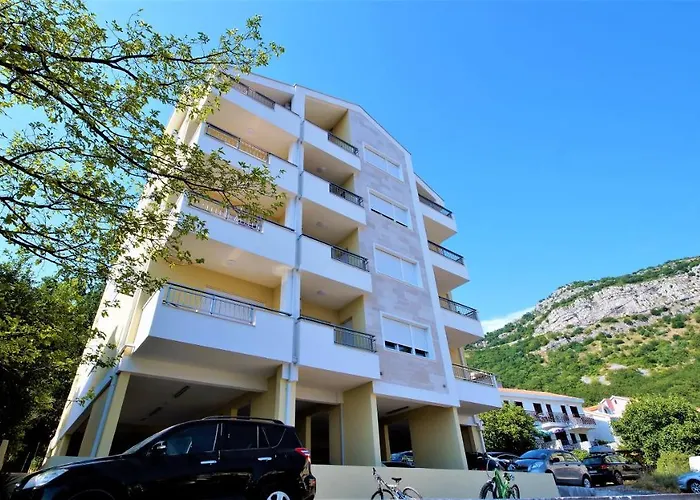 Pet friendly Aleksa Lux Apartment Budva