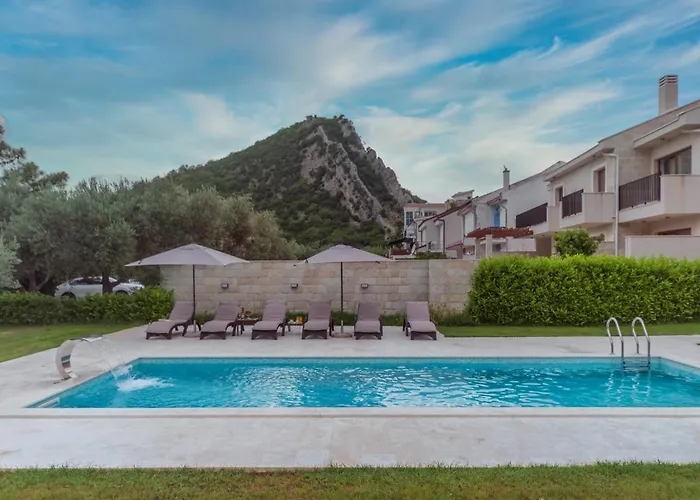 Pet friendly Villa Forte Mare Petrovac